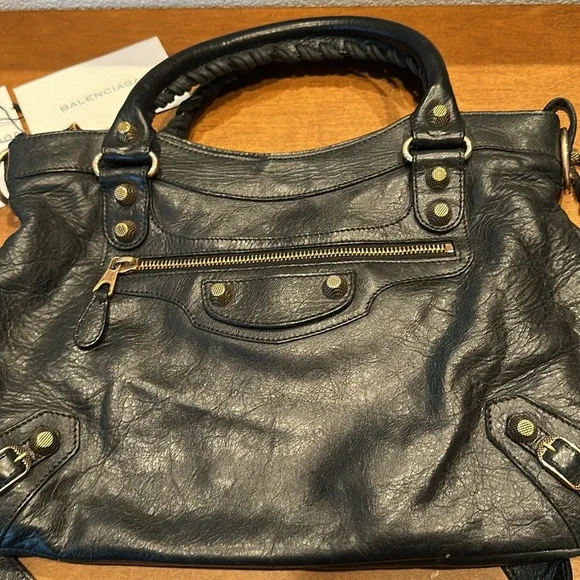 Balenciaga Black Shoulder Bag with Distressed Leather - Picture 2 of 9